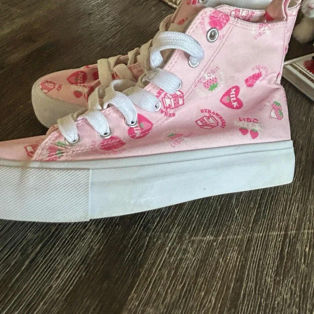 Hot Topic Strawberry Milk Pink Platform High Top Canvas Sneakers Women's 7 Shoes